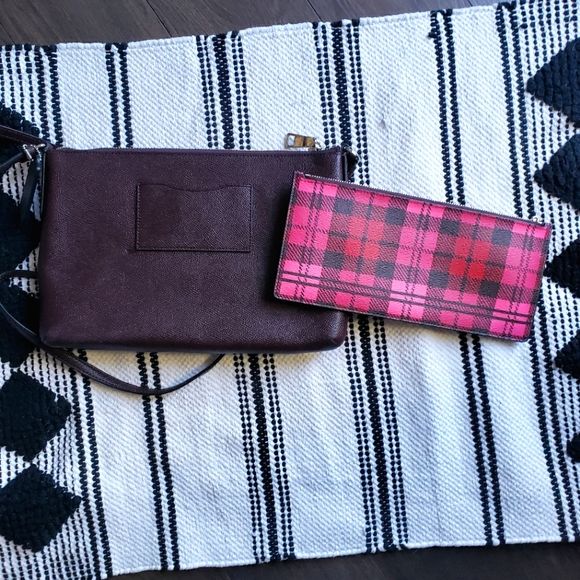 💖💖  EUC Coach East West Crossbody Bag Plaid Zipped Insert In Burgundy & Pink - Picture 1 of 6